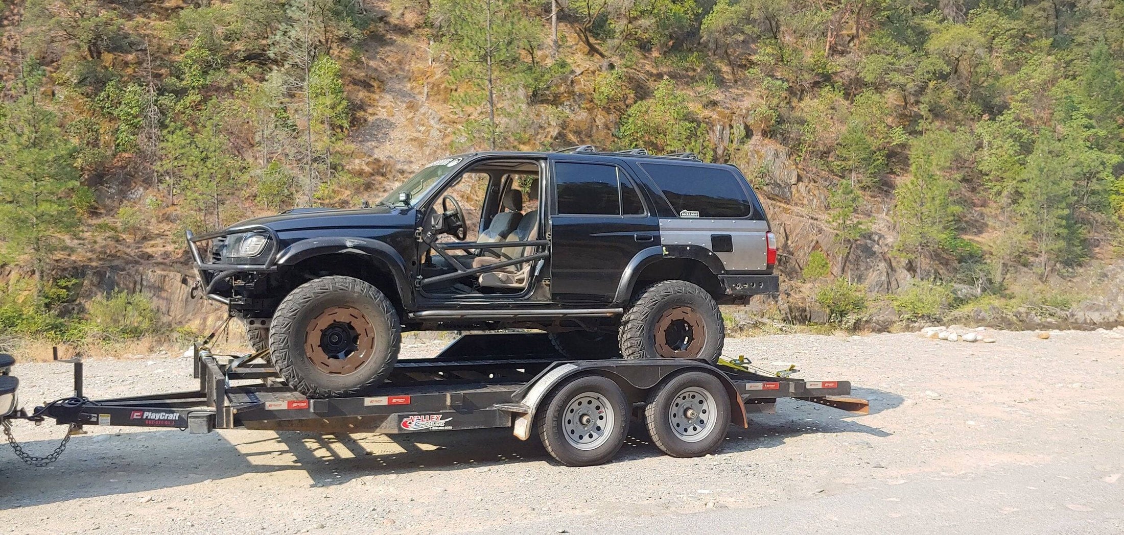 black 4 runner on trailer